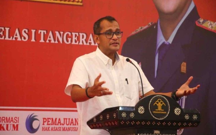 Wamenkumham Edward Omar Sharif Hiariej saat memberikan pengarahan jajaran Kanwil Kemenkumham Banten, Selasa (20/9)