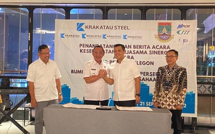 Walikota Cilegon Helldy bersama Dirut PT KS Silmy Karim