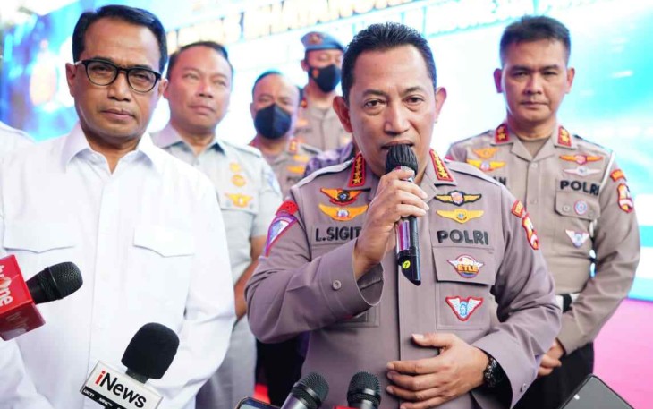 Kapolri Jenderal Listyo Sigit Prabowo saat memberikan keterangan pers di HUT Lantas ke-67 di Jakarta 