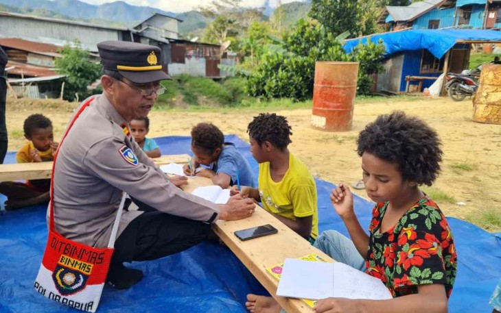 Anak-anak senang dan gembira saat belajar 