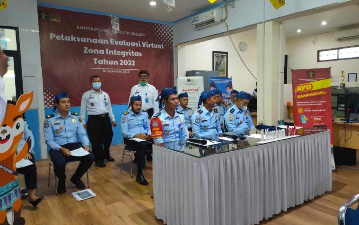 Jajaran Kanim Kelas II TPI Cilegon saat menerima pengarahan Kadiv Keimigrasian Ujo Sujoto, Rabu (28/9)