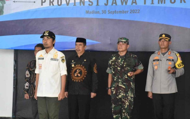 Dandim 0803/Madiun Letkol Inf Meina Helmi saat kirab Pataka Jer Basuki Mawa Beya