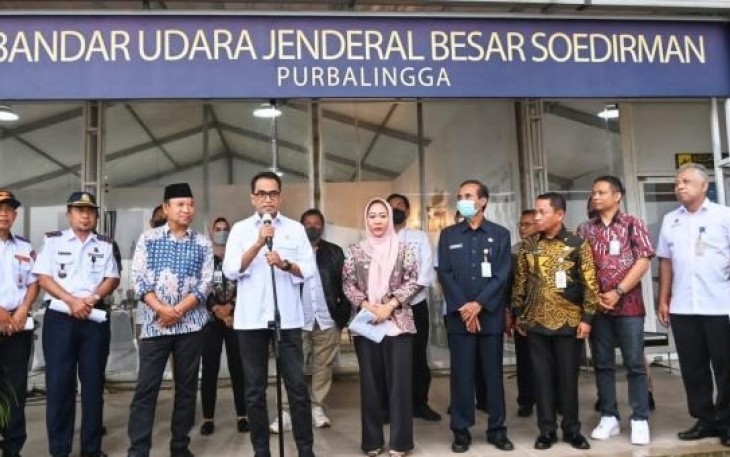 Menhub Budi Karya Sumadi saat memberikan keterangan pers di bandara J.B Soedirman Purbalingga, Jum'at (30/9)