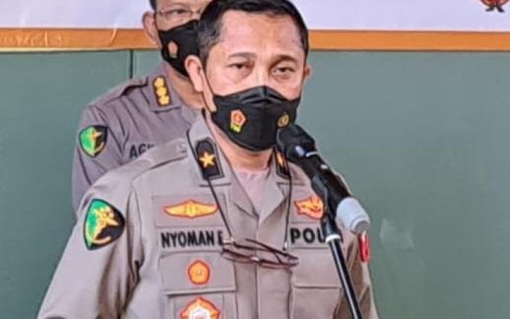 Karodokpol Pusdokkes Polri Brigjen Pol Nyoman Eddy Purnama Wirawan saat memberikan keterangan pers update korban tragedi Kanjuruhan Malang. Minggu (2/10)