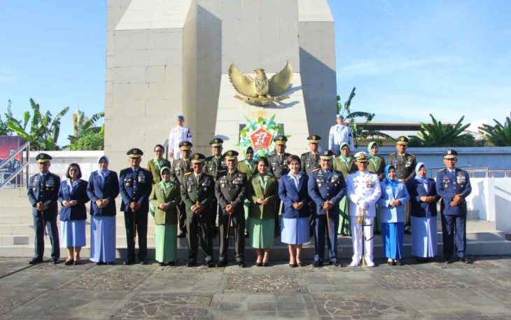 Ziarah Nasional jajaran TNI wilayah Makassar di TMP Panaikang. Selasa (4/10)