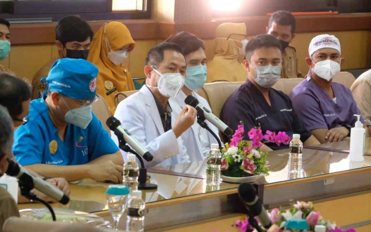 Konferensi pers di RS Syaiful Anwar kota Malang terkait perawatan korban kerusuhan suporter di stadion Kanjuruhan. Selasa (4/10) 