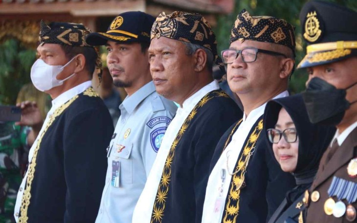 Tejo Harwanto memakai pakaian adat saat peringatan HUT ke 22 provinsi Banten. Selasa (4/10)