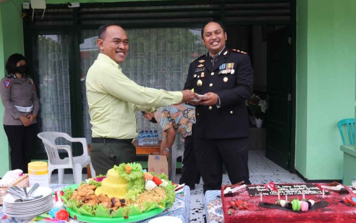 Kado Istimewa Kapolres Ngawi