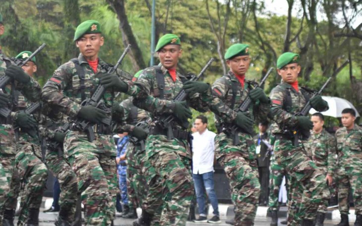 Defile prajurit Yonif 611/Awang Long