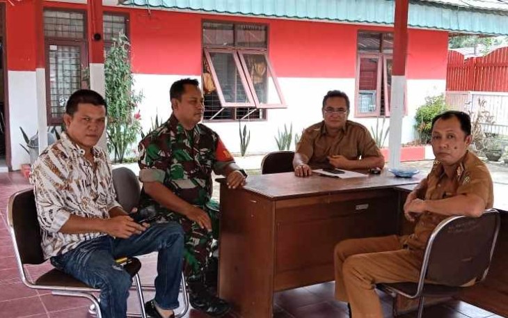 Komsos Babinsa bersama warga binaannya