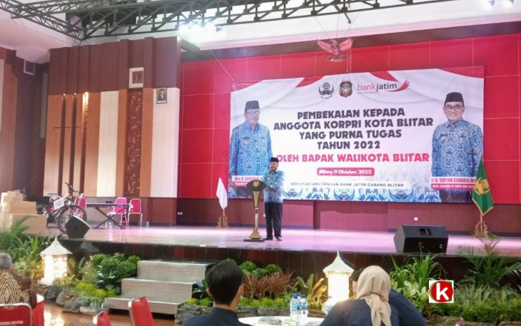 Walikota Blitar Santoso Berikan Sambutan Pengarahan ke Anggota Korpri Kota Blitar yang Akan Pensiun (Foto : Faisal NR / Klikwarta.com)
