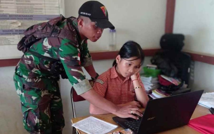 Sabar dan tekun ajarkan penggunaan internet anak-anak di perbatasan 