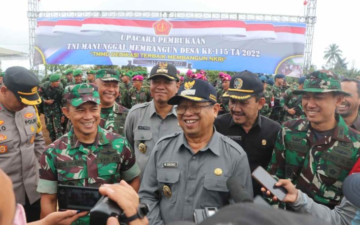 Danrem 081/DSJ Kolonel Inf Deni Rejeki saat konferensi pers di Tulungagung 
