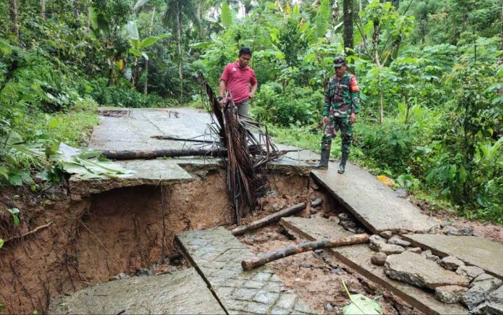 Bencana alam tanah amblas di wilayah binaan