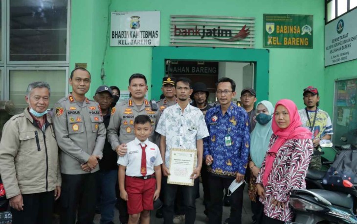 Kapolresta Malang Kota Kombes Pol Budi Hermanto saat memberikan beasiswa dan santunan korban insiden Kanjuruhan 