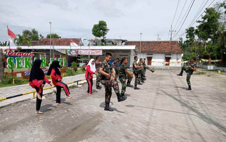 Olahraga bersama pelajar 
