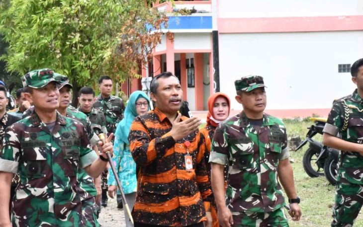 Danrem 081/DSJ Kolonel Inf Deni Rejeki saat mendampingi Pangdam V/Btw di Unmer Madiun
