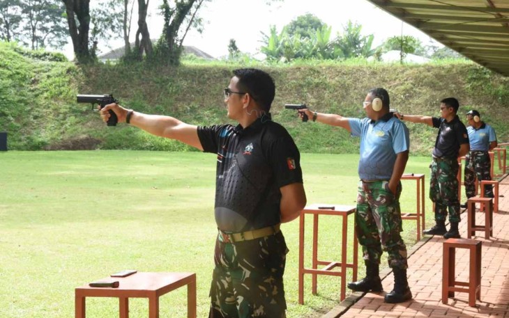 Lomba Menembak TNI-POLRI Meriahkan HUT Ke-59 di Bandung Koharmatau 