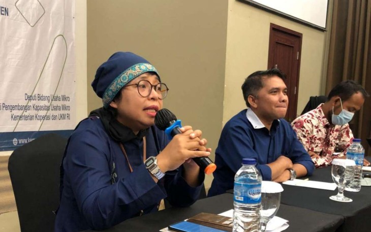 Novieta saat memberikan pelatihan vocational penyandang disabilitas di Tangerang 