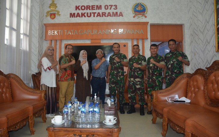 Kunjungan alumni SMAN 1 Salatiga di Makorem 073/Mkt