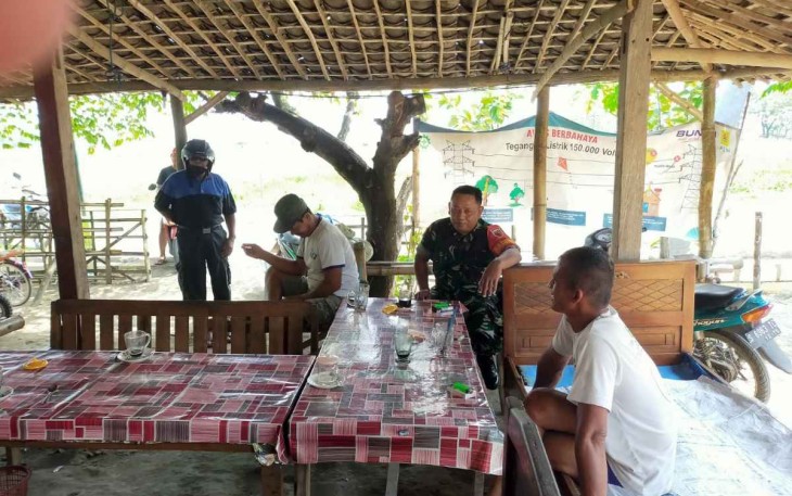 Warung kopi sarana menjalin keakraban Serda Bonawi dengan warga binaannya