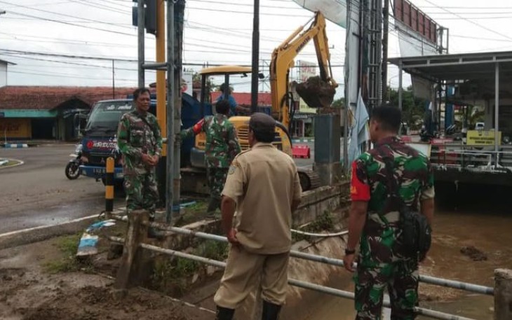 Normalisasi sungai di wilayah desa binaan