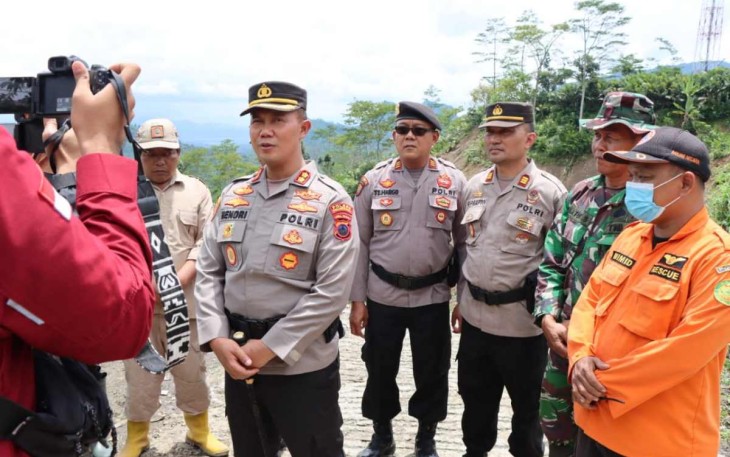 Kapolres Banjarnegara AKBP Hendro Yulianto saat memberikan keterangan pers 