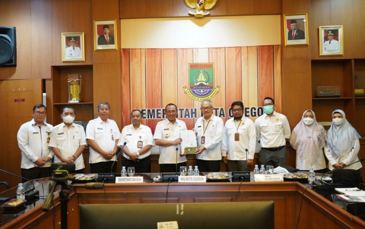 Walikota Cilegon swafoto bersama jajaran BPK Provinsi Banten 