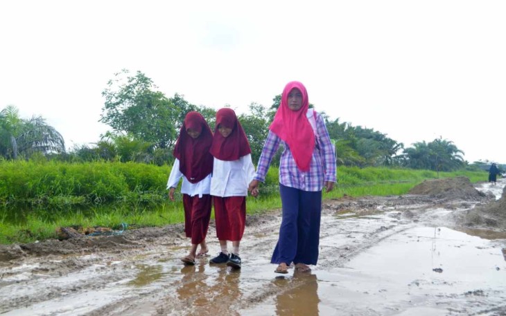 Kondisi jalan sasaran fisik TMMD di desa Matang Hanau