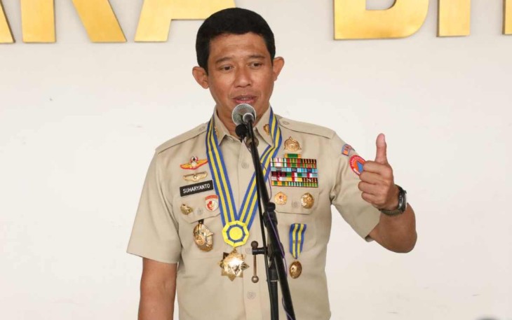 Kepala BNPB Letjen TNI Suharyanto saat memberikan keterangan pers kepada wartawan setelah menjadi pembicara pada Kuliah Umum di Kampus IPDN, Sumedang, Jawa Barat, Selasa (2/11).