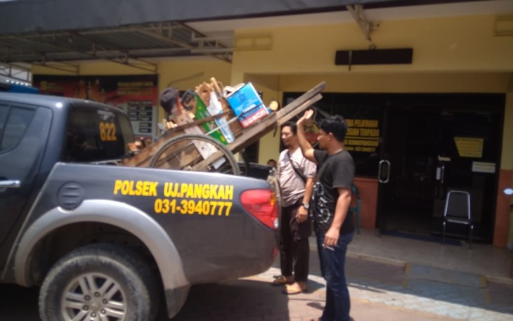 Bantu antar pulang pedagang asongan yang sakit