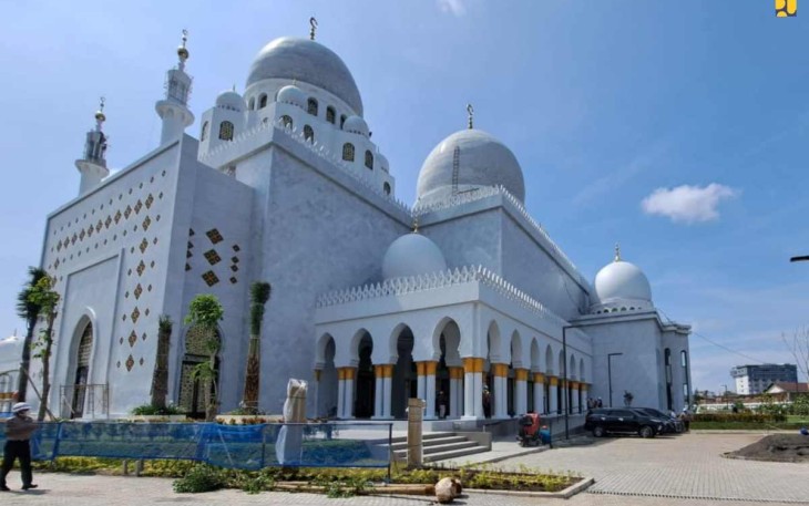 Masjid Raya Sheikh Zayed Solo