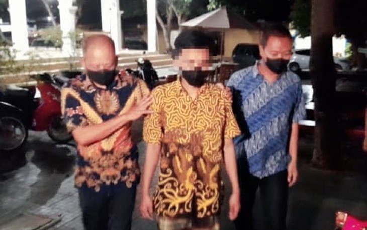 Tersangka pencabulan saat diamankan Satreskrim Polres Tuban