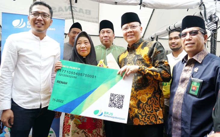 Gubernur Bengkulu Rohidin Mersyah salurkan bantuan ke kaum dhuafa