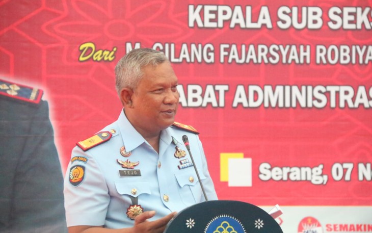 Tejo Harwanto saat memberikan pengarahan lepas sambut pejabat di Lapas Serang