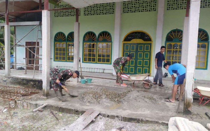Pengecoran masjid di perbatasan 
