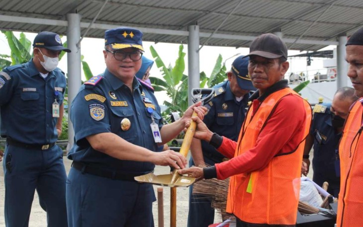 Kadis Navigasi Kelas I Palembang Marta Hardisarwono saat meresmikan program padat karya