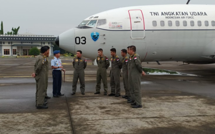 Danskadron Udara 5 Letkol Pnb Hendro Sukamdani saat memberikan arahan crew pengamanan KTT G20