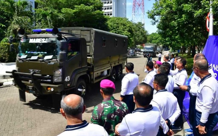 Kasal berangkat kan  Tim PRCPB TNI AL gempa Cianjur 