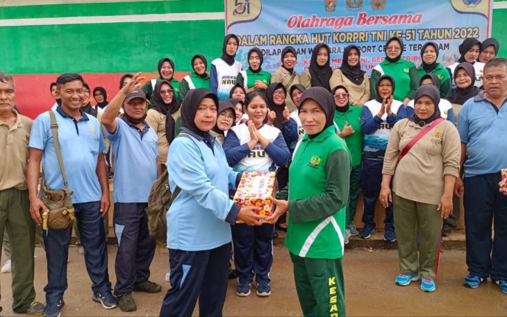 Olahraga volley bersama jelang HUT Korpri Ke 51 di Korem 032/Wbr