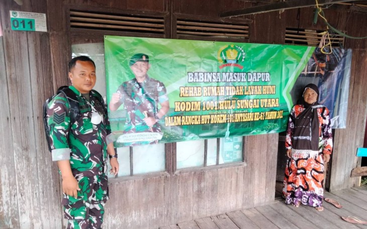 Penyerahan hasil rehab rumah warga 