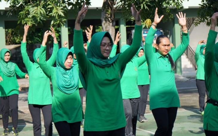 Olahraga bersama Persit KCK Koorcab Rem 081