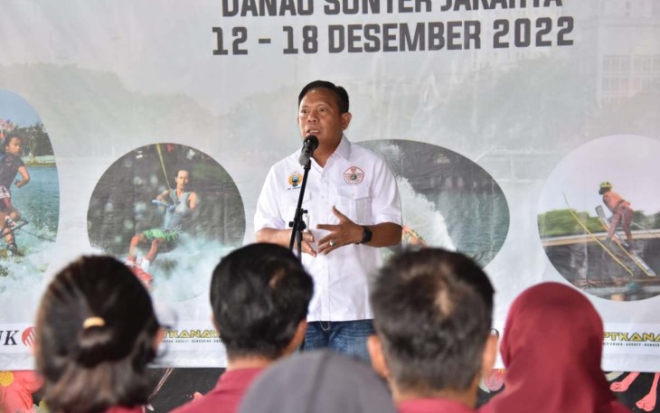 Pangkoarmada III Laksma TNI Irvansyah saat membuka kejurnas Ski Air dan Wakeboard di Jakarta, Senin (12/12) 