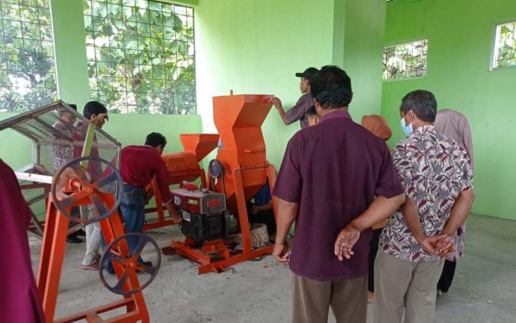 Pelatihan pengelolaan bank sampah di desa Bonang