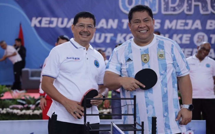 Kejuaraan Tenis Meja Smash On Drugs 