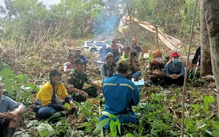 Komsos bersama petani karet desa binaan