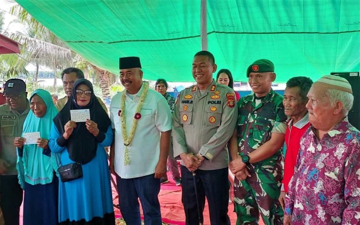 Dandim 0906/Kkr Letkol Inf Jeffry Satria saat menghadiri Hari Jadi Ke-48 Kelurahan Teluk Dalam