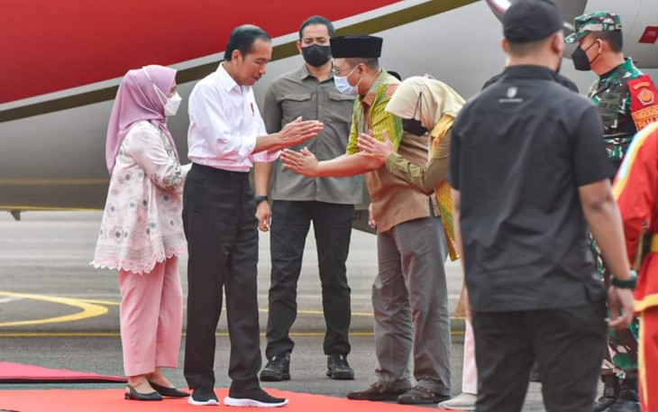 Pangdam IX Udayana Mayjen TNI Sonny Aprianto saat menyambut kedatangan Presiden Jokowi 