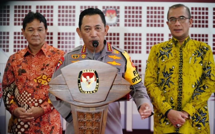 Kapolri Jenderal Listyo Sigit Prabowo saat memberikan keterangan pers usai penandatanganan MoU dengan KPU di Jakarta, Kamis (29/12)