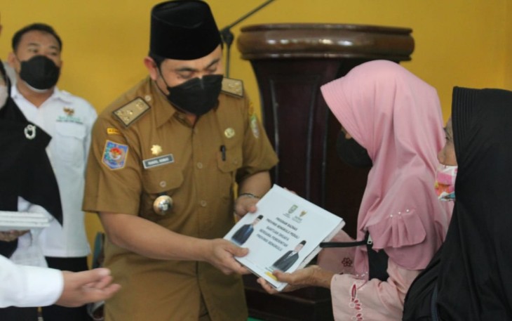 Penyaluran Zakat kepada kaum Dhuafa, di Kantor Baznas Provinsi Bengkulu